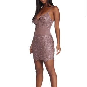 NWT Windsor Loved In Lace Mini Dress 
Mauve 
Size Small